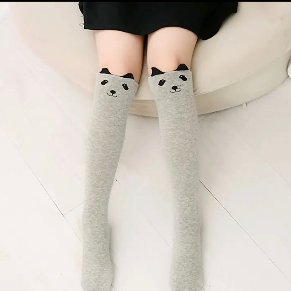 Kids knee high cat socks. 3 to 10 years